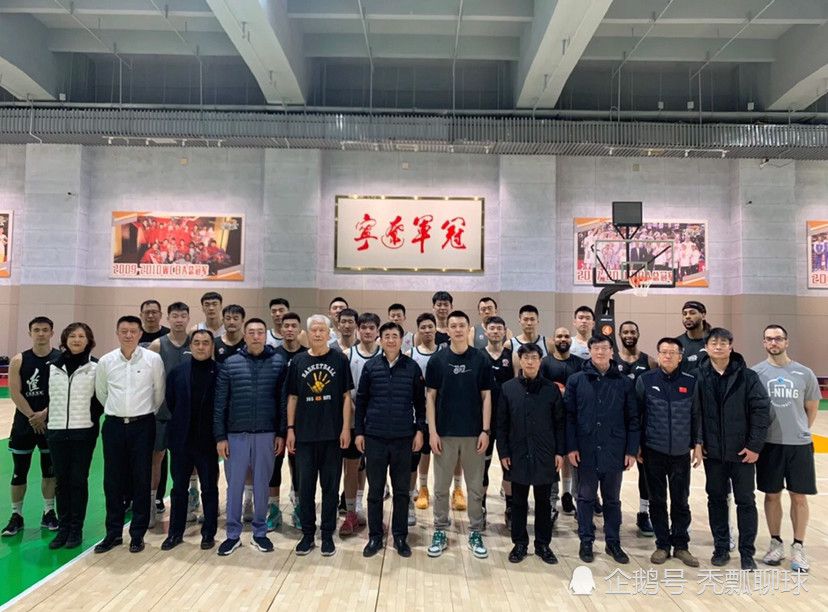 多特和尤文有意租借，但他的年薪太高（1600万欧），曼联必须支付其中的一大部分。